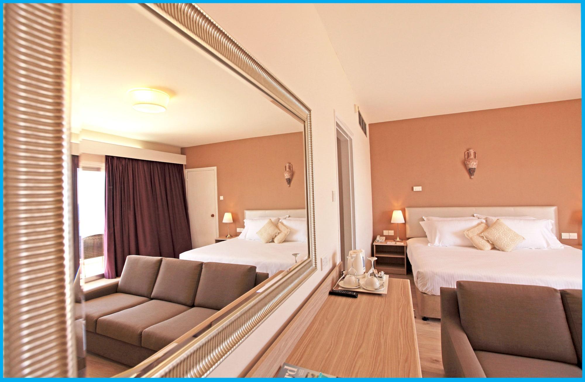 Poseidonia Отель 4*
