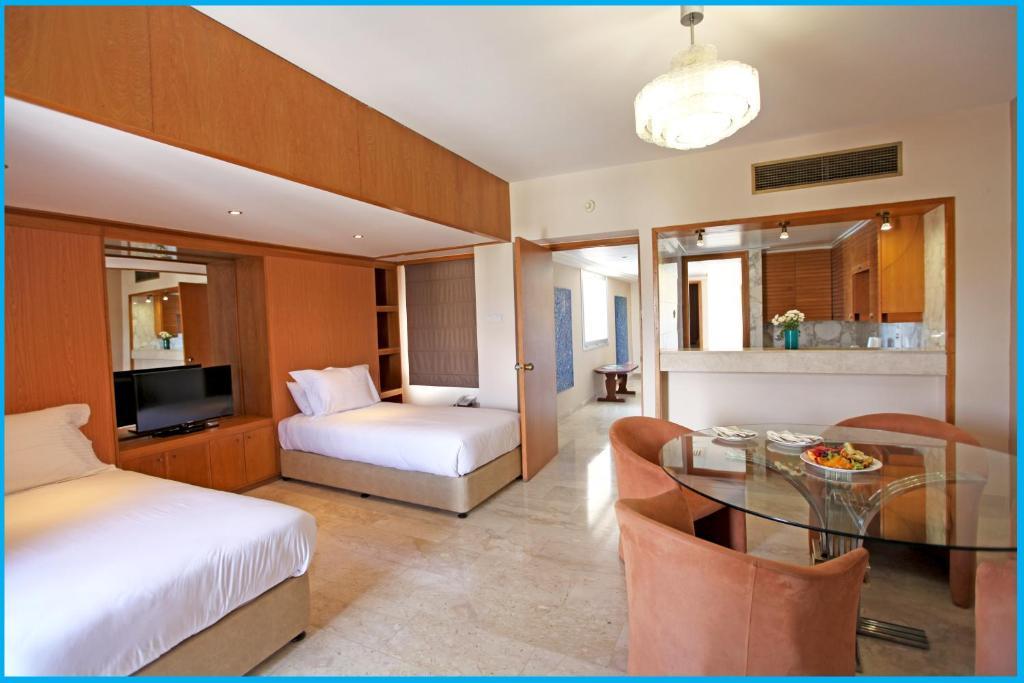 Отель Poseidonia 4*